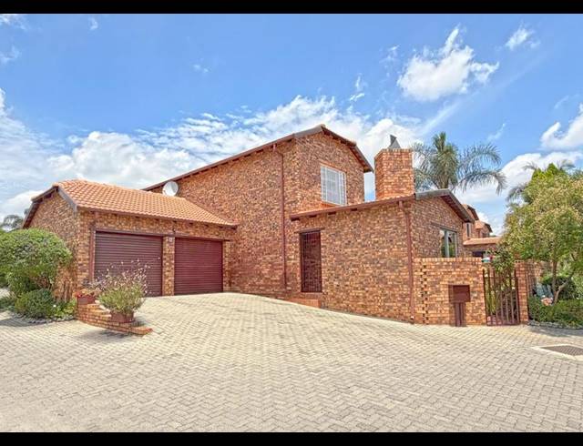 4 BEDROOM TOWNHOUSE FOR SALE IN RANDPARK RIDGE